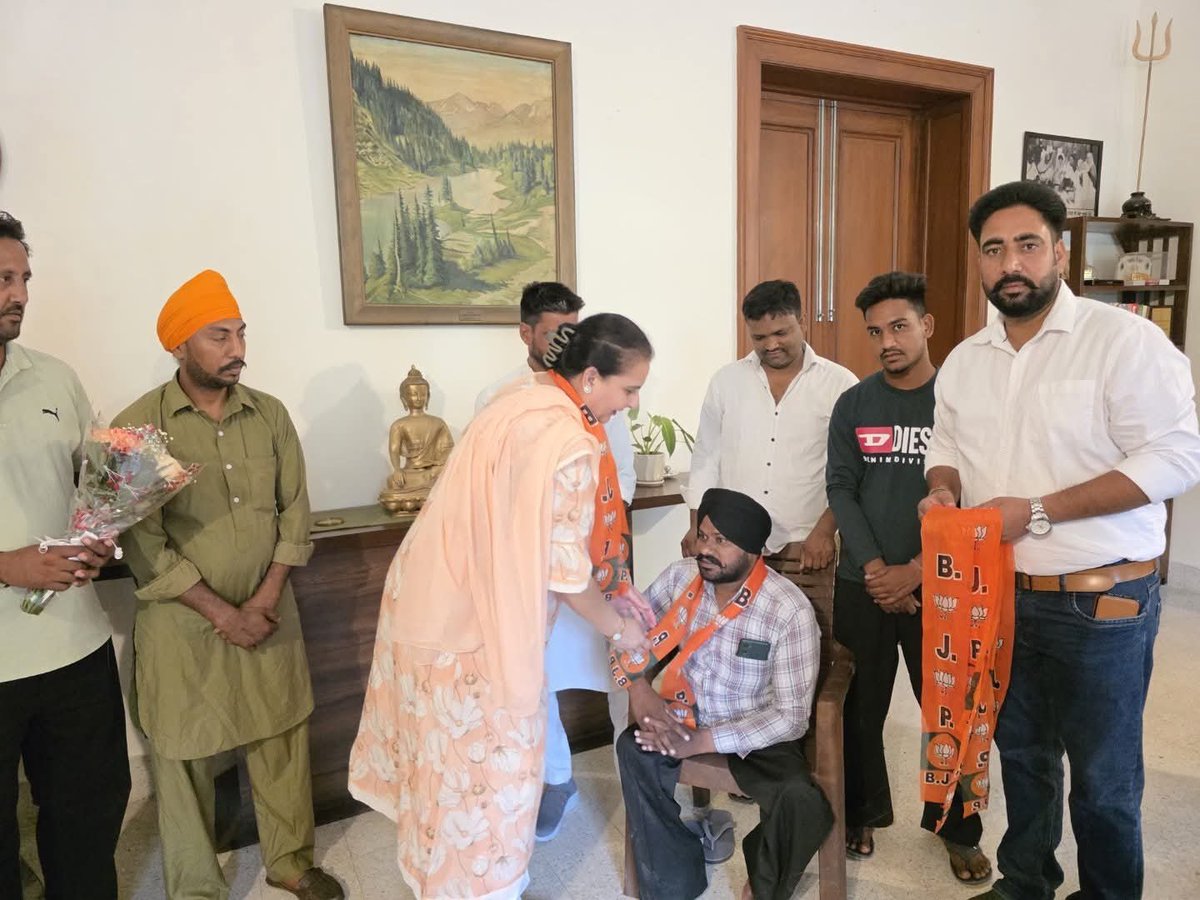 jaiinder_kaur's tweet photo. ਪਟਿਆਲਾ ਭਾਜਪਾ ਪਰਿਵਾਰ ਵਿੱਚ ਹੋਇਆ ਵਾਧਾ! 

ਮਾਨਯੋਗ ਪ੍ਰਧਾਨ ਮੰਤਰੀ ਸ਼੍ਰੀ ਨਰਿੰਦਰ ਮੋਦੀ ਜੀ ਦੇ ਮਹਿਲਾ ਸਸ਼ਕਤੀਕਰਨ ਦੇ ਵਿਜ਼ਨ, ਉਨ੍ਹਾਂ ਦੀਆਂ ਲੋਕ-ਪੱਖੀ ਨੀਤੀਆਂ ਤੋਂ ਪ੍ਰਭਾਵਿਤ ਹੋ ਕੇ ਅੱਜ ਹਲਕਾ ਸਨੌਰ ਪਿੰਡ ਕੋਟਲਾ ਤੋਂ ਕਈ ਸਾਥੀਆਂ ਨੇ ਭਾਰਤੀ ਜਨਤਾ ਪਾਰਟੀ ਦਾ ਪੱਲਾ ਫੜਿਆ।

@bjp4india @bjp4punjab 

#modikapariwar #bjppunjab https://t.co/wJeoJnwhC7