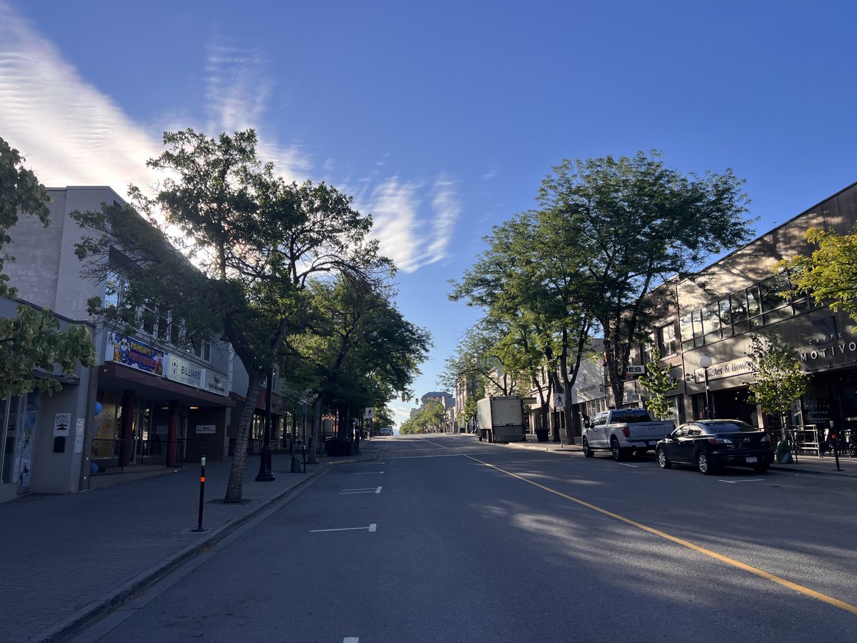 DHerbertCBC's tweet photo. Happy Friday to you, a gorgeous start to the day which will be sunny and hot with a high of 33, we see a chance of showers tomorrow then sunny Sunday for National Indigenous Peoples Day and Fathers Day. Have a good one! #Kamloops https://t.co/D8dJDaePge