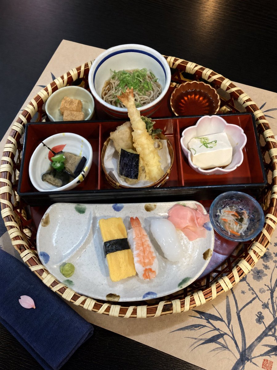 momo_320_hana's tweet photo. 今日は、長時間のお出掛けをして、ランチを食べてきて、満腹！    気分転換も出来ました😊

また、ピアノ発表会に向けて、明日から練習頑張ろう(๑•̀ㅂ•́)و https://t.co/i4Rc3Dzw4E