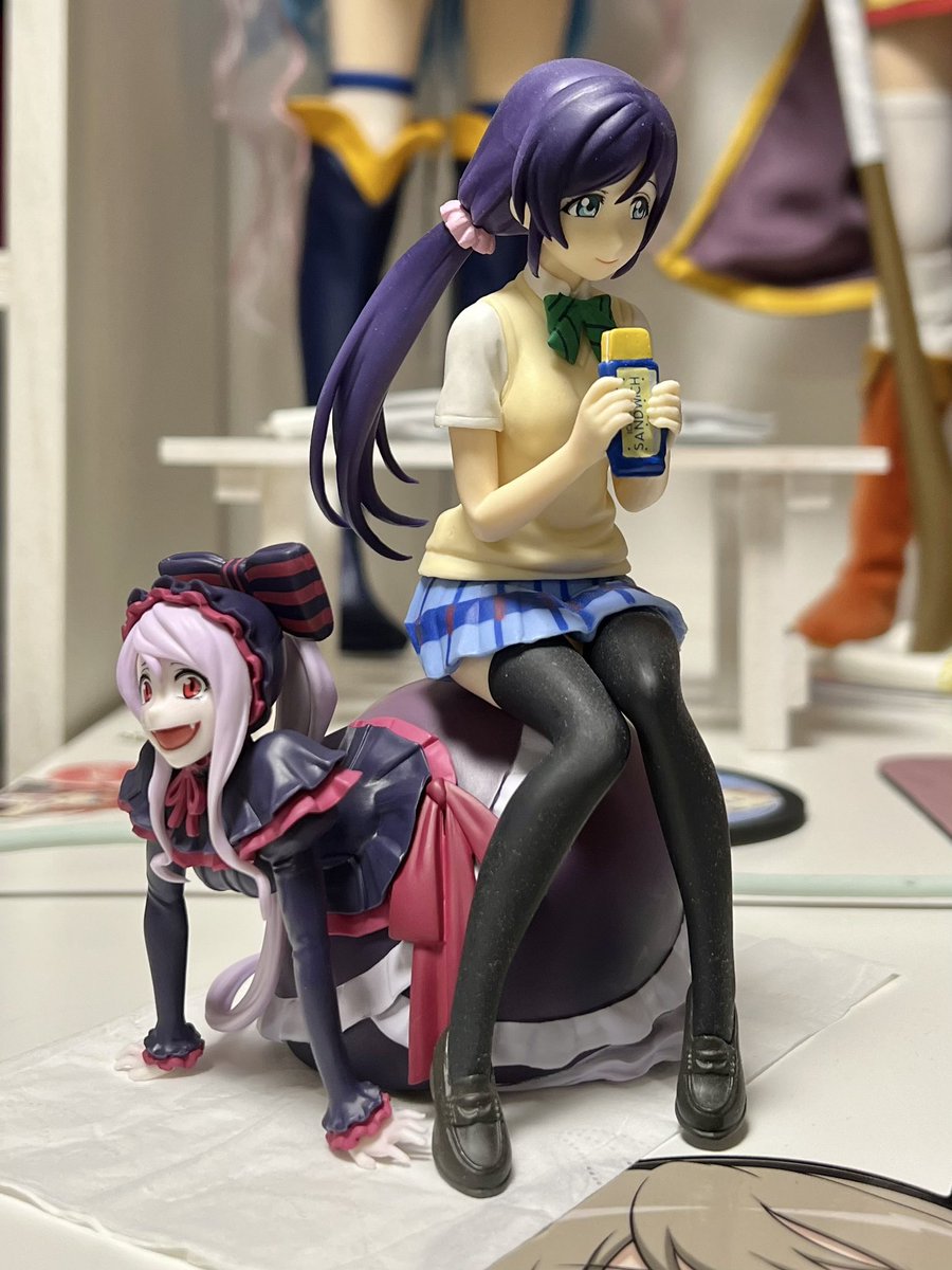 emiyukalia's tweet photo. #オーバーロード
#シャルティア のこのフィギュア面白すぎる
誰でも座れる🤣 https://t.co/Uk5GuL72hb