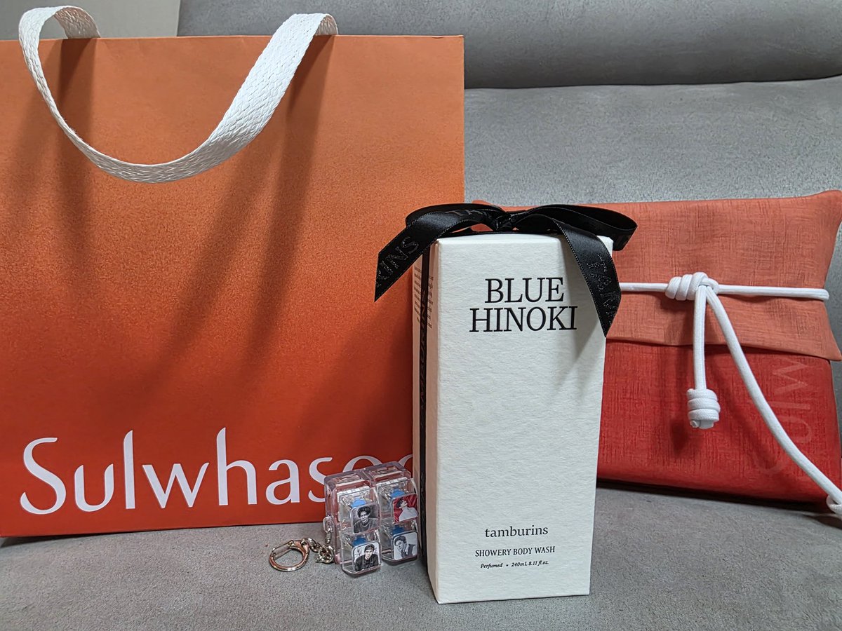 nicedream0221's tweet photo. 너무 늦어버린 생일선물 감사인사😂

이 나이에도 축하받고 챙김받고 하니 
넘넘 행복하고 기분 좋아지더라
그대들 덕분에 내가 잘 살고 있구나 생각 든 하루였어🩷 늦었지만 정말 고마웠어🫶🏻
@3yyymom
@ssoo_on https://t.co/J0cJdqNeXP