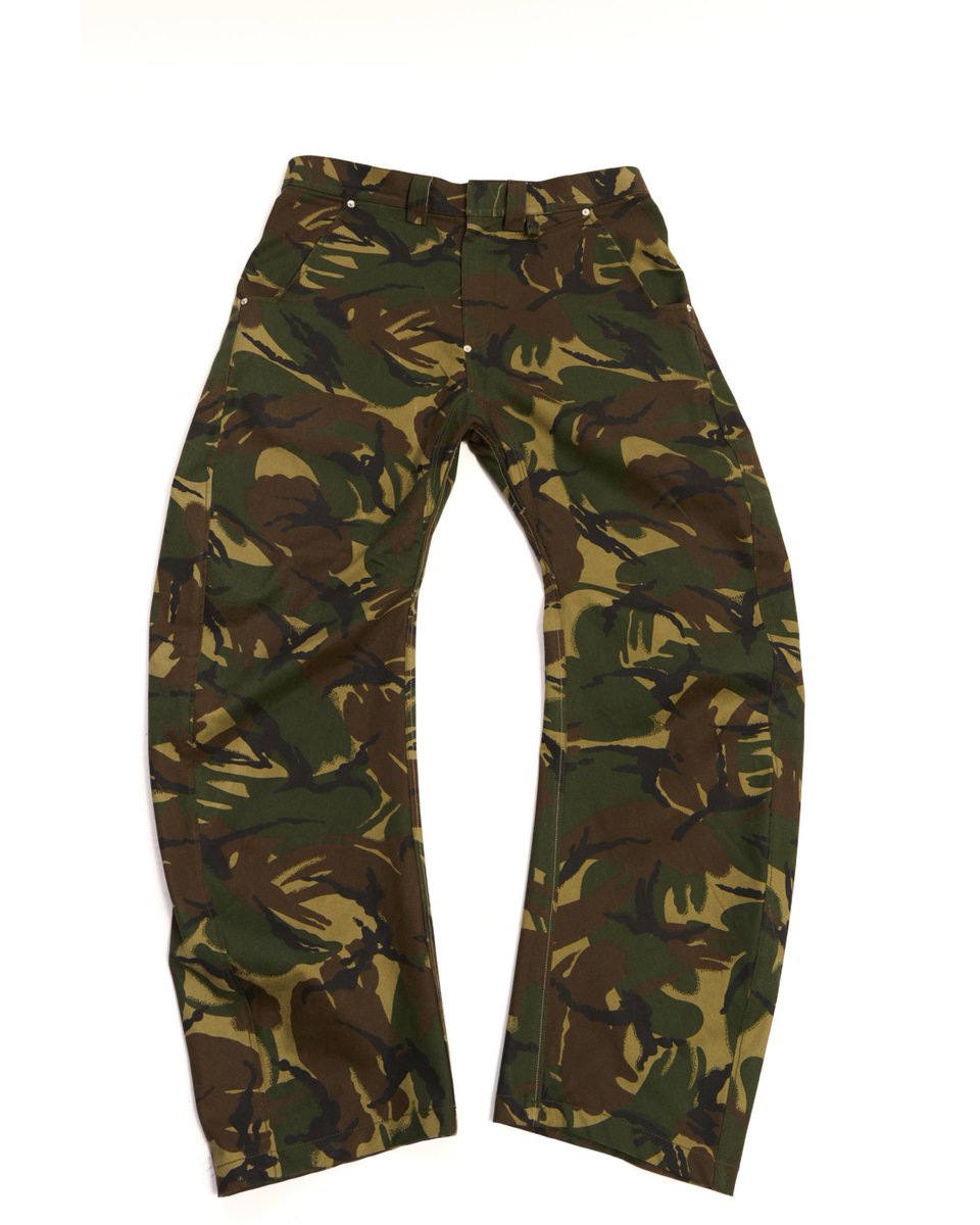 Par_Pascal's tweet photo. It’s finally time! 
My warped camo jeans aka pants (jeans are a pattern not a material🥰) are out now on my website

Everything is made by me. 

https://t.co/belMxazuh0 https://t.co/0yItelzH9d