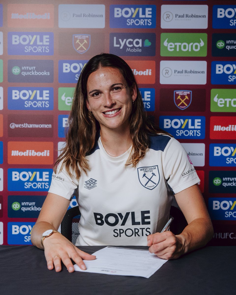 WestHamWomen's tweet photo. Done deal 🤝 https://t.co/i30UC4iRqQ