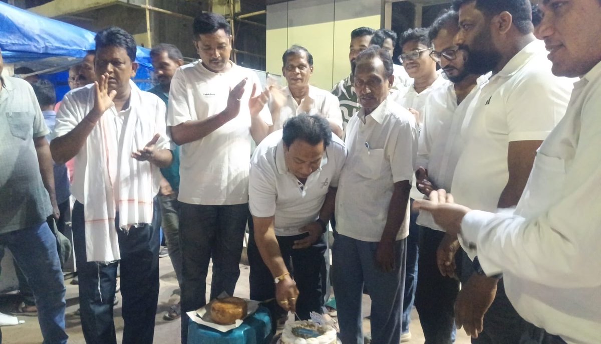 sanjivgiri_inc's tweet photo. 📍Celebrating Birthday Of Jana Nayak @RahulGandhi Ji With “Aam Janata ” https://t.co/2dhm9tUsNW