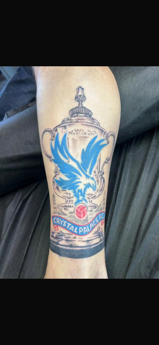 bilbaorich's tweet photo. @JamiegCPFC @kevinhunterday My mate already had the badge done by him &amp; he added the FA Cup after we won it https://t.co/bmxAoo1Qpd
