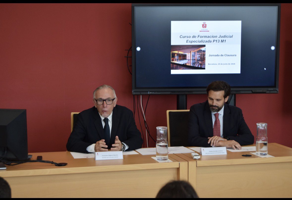 Esc_Judicial's tweet photo. Los miembros de la #13Promoción #FJE finalizan su estancia en la #EscuelaJudicial. Han sido meses de compartir información sobre sus respectivos sistemas judiciales y conocer la #formación de #juezas y #jueces en #España, y el funcionamiento de nuestras instituciones judiciales https://t.co/toVY7ijIVW