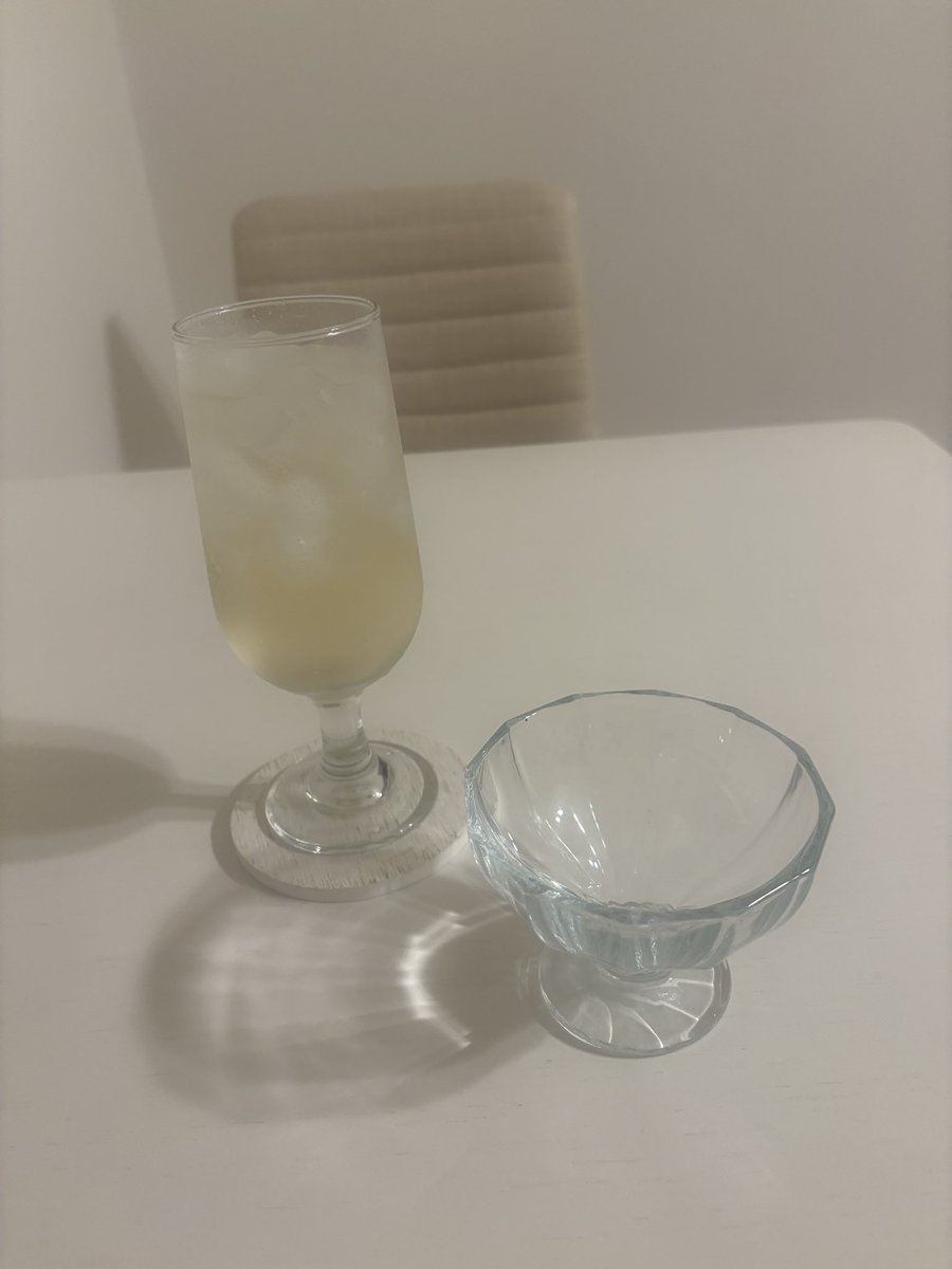 rinrinriie's tweet photo. 最近ハイボール好き🥃
…飯島直子様が、
恋愛は本能で行くか、冷静に判断して行くか
…的な話をしてて、
女子校育ちのあたしはもちろん本能で行ってしまって、男見る目無かったなぁ、、と反省する今。
だから結婚も遅かったんだ。。
…まぁ、今幸せだからいいのか。。な？？ https://t.co/5nlPPIE3tg