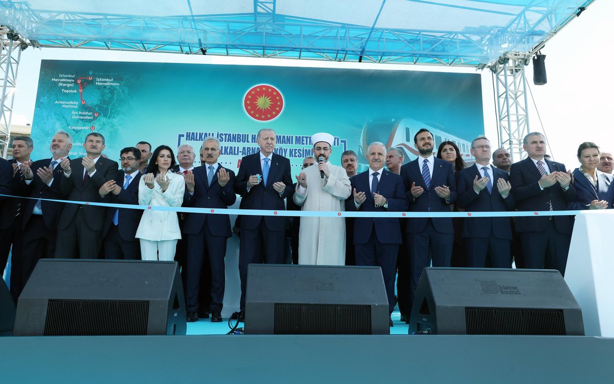 akgencistanbul's tweet photo. Cumhurbaşkanımız Sayın Recep Tayyip Erdoğan’ın katılımlarıyla gerçekleştirilen Halkalı-İstanbul Havalimanı Metro Hattı Açılış Töreni’ne katıldık.

Yeni metro hattının İstanbul’umuza ve ülkemize hayırlı, uğurlu olmasını dileriz. 🚇🇹🇷 https://t.co/VYiXG9RQv5