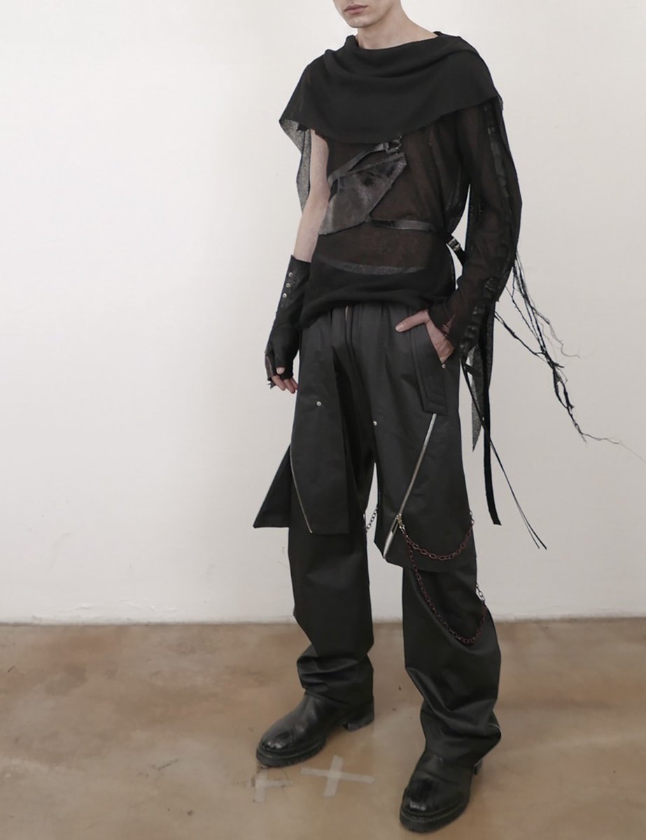 JiminGlobal's tweet photo. Seoul-based experimental luxury design house Carnet-Archive posted the outfit Jimin wore at the Busan concerts last week! It’s beautiful spectral sheer layers with leather armour detailing is like something a dark fae prince would wear while casually breaking hearts. 
🖤💔 
#JIMIN #지민