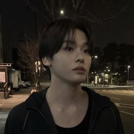 bunihaem's tweet photo. black hair and has a lot of piercings https://t.co/XcWAAlJxnm
