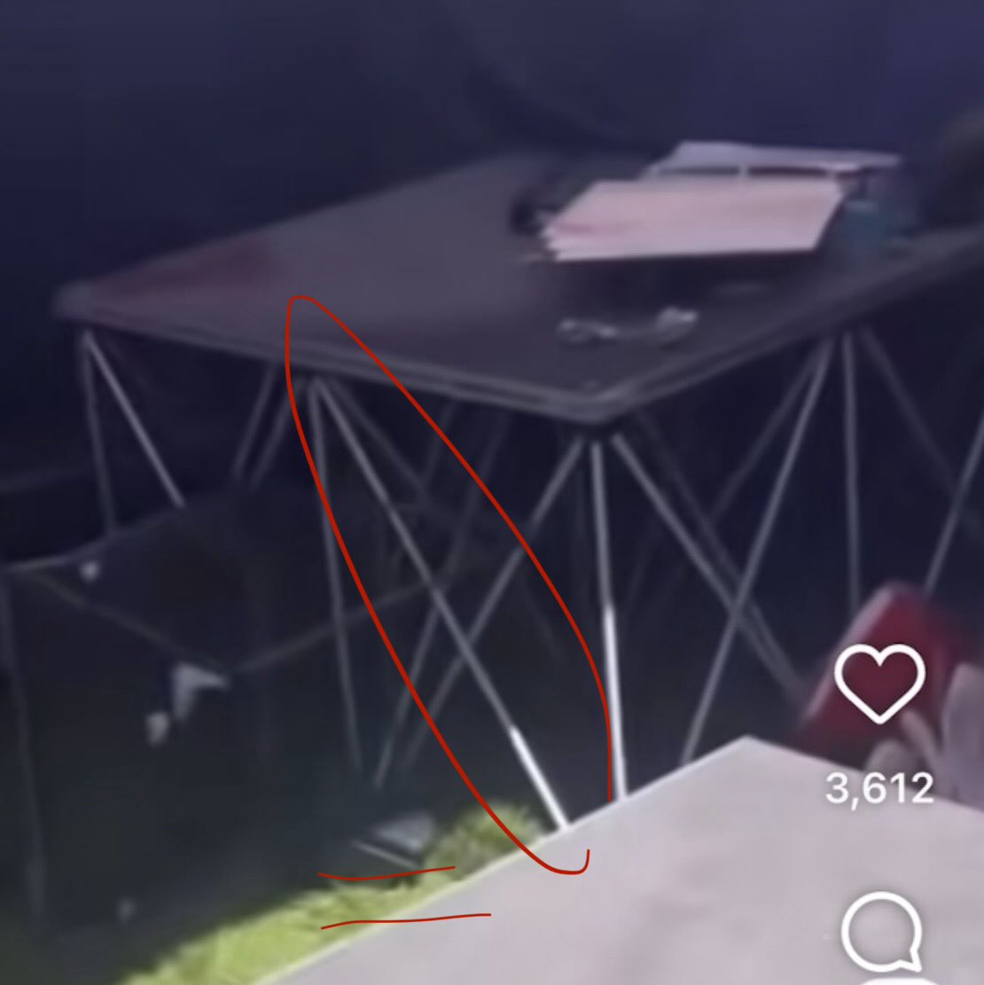 XSnailMail's tweet photo. @matt82704417 @MuppetMasher We should revisit ~ the legs on the table. https://t.co/A68A99PF8q