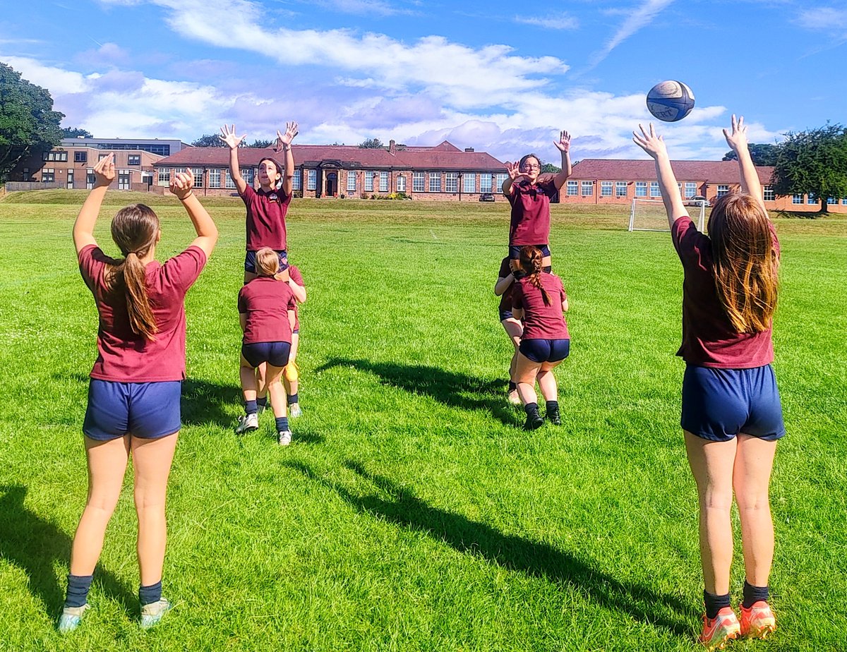 PATKingsSchool's tweet photo. Our Year 8 and 9 #rugby students have been practising line-out lifts in the sun. 🌞 The King's Rugby Programme never stops! 🏉 https://t.co/pCHv3RrlSD