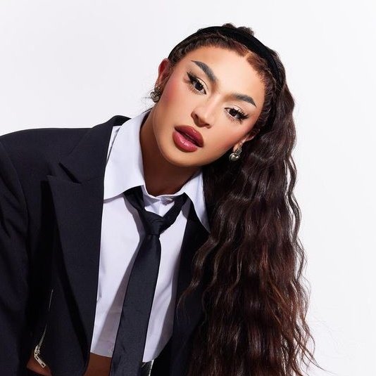 trackchartt's tweet photo. Pabllo Vittar já acumulou mais de 250 MILHÕES de streams no Spotify até agora em 2026. https://t.co/D6LpPqFvlI