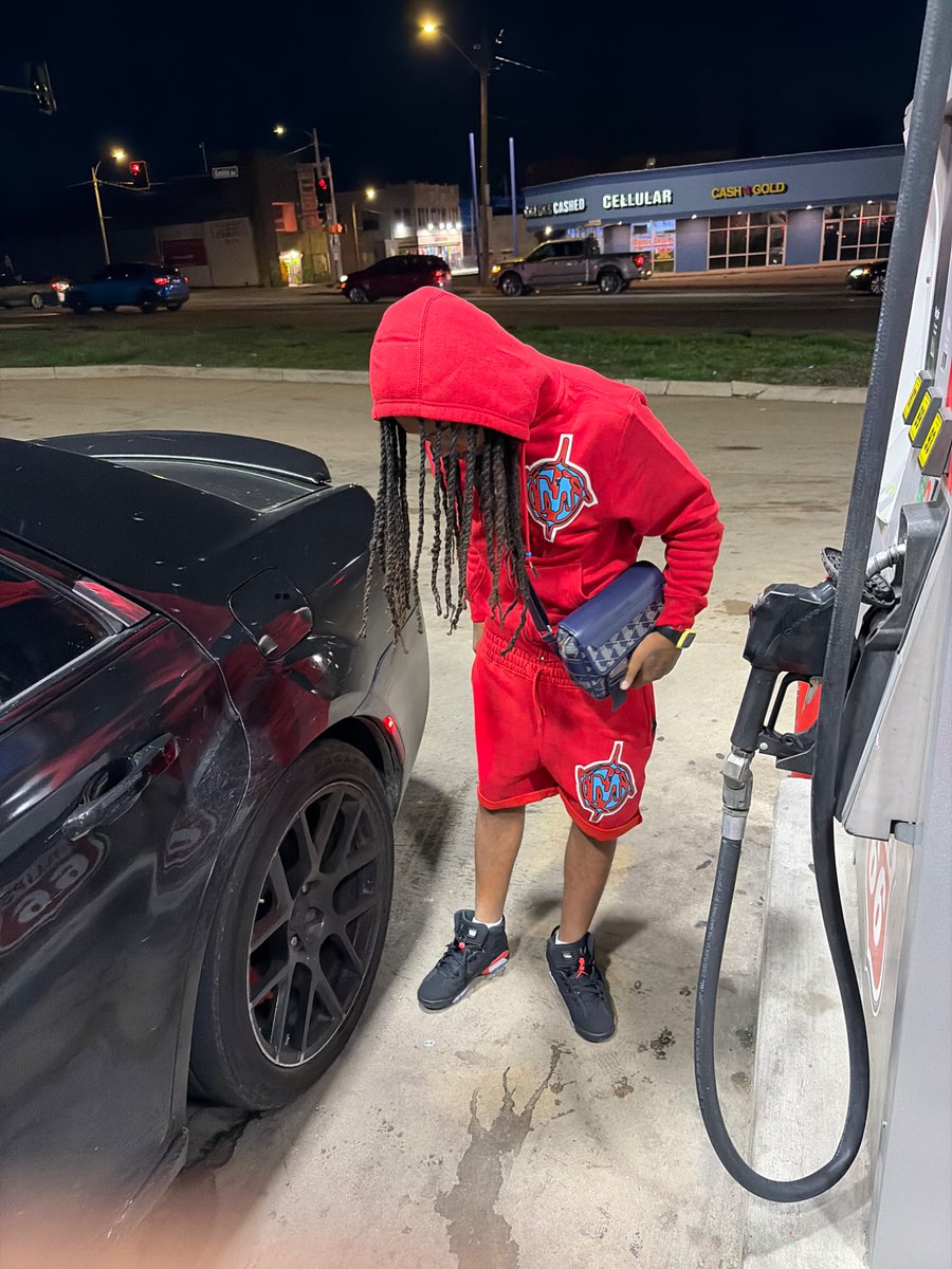BigRae_Gwalla_'s tweet photo. Dirty Money But It Keep Me Clean Asf🧼 #BALL4BLOWW🆙📸 https://t.co/Ms8Hlv8mNv