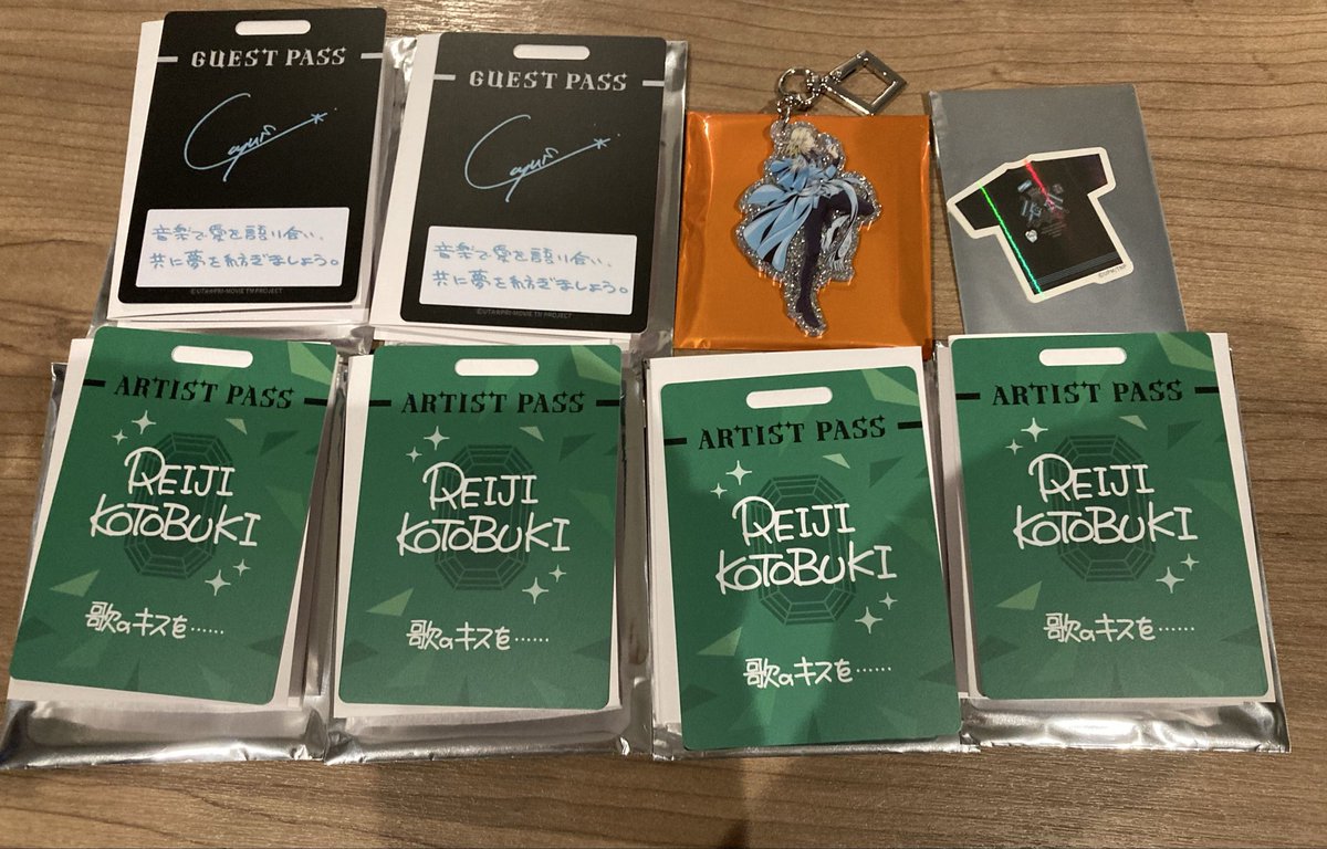 mochi_goods1's tweet photo. うたプリ　千葉公演　カルナイ　交換

譲：パス風カード 嶺二アーティスト4
カミュゲスト2
アクキー カミュ全身
ステッカー カミュTシャツ
特典 蘭丸

求：パスカ 兵庫藍両種、嶺二ゲスト
アクキー 藍全身
ステッカー Tシャツ藍
特典 神戸藍
まとめて優先。20日現地付近にて手渡し可。お気軽にどうぞ https://t.co/sxFLDQCA9E