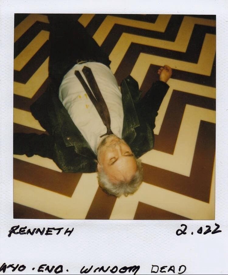 castcredits's tweet photo. Polaroids of cast on the set of ‘Twin Peaks’ (1990) https://t.co/VPamDGdcC2