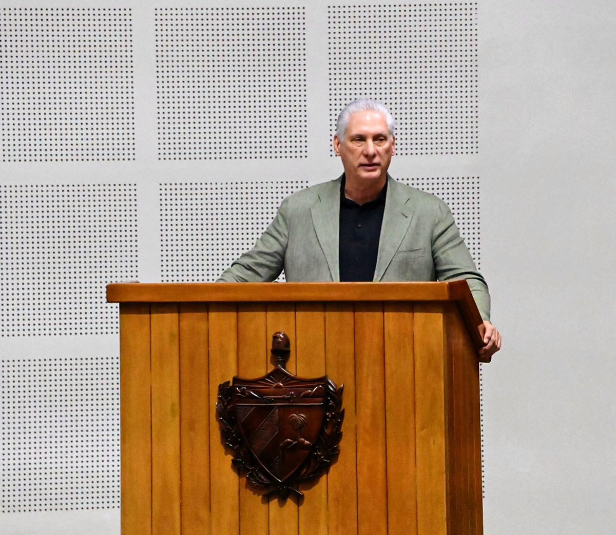 GobCamaguey's tweet photo. Ideas expresadas por el Presidente cubano Miguel Díaz-Canel Bermúdez en la @AsambleaCuba
Responsabilidad histórica:"#Cuba🇨🇺,nuestra amada #Cuba🇨🇺,vive las horas más difíciles d este siglo y tenemos la histórica responsabilidad d salvarla".
Más información: https://t.co/wdemu7HEYu https://t.co/64MVjkbBEv