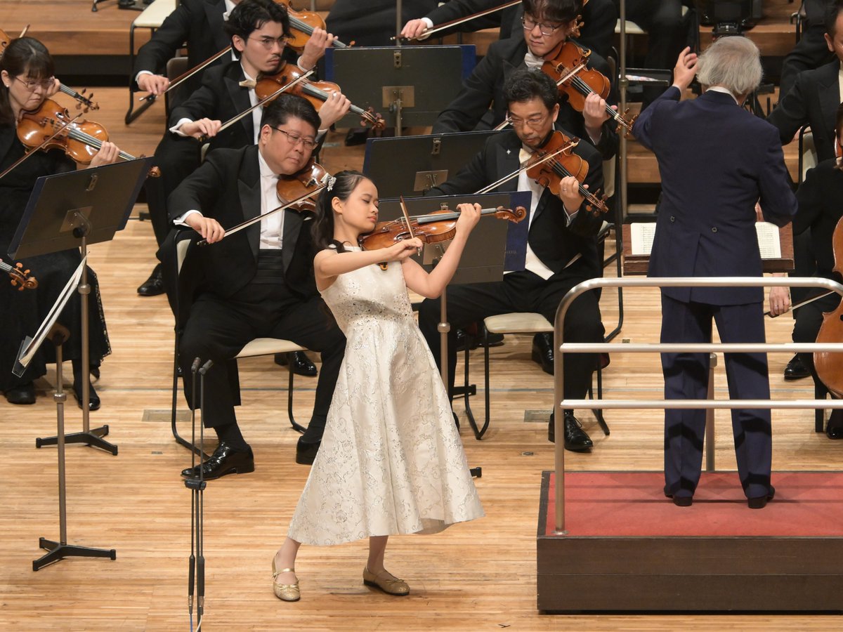 NHKSO_Tokyo's tweet photo. #N響 第2068回 定期公演 Cプログラム 1日目
2026年6月19日(金)
NHKホール

#nhkso #TadaakiOtaka #HIMARI

指揮：尾高忠明
ヴァイオリン：HIMARI

シベリウス／アンダンテ・フェスティーヴォ
シベリウス／ヴァイオリン協奏曲 ニ短調 作品47

N響6月定期公演Cプログラム1日目が終演しました🎶

前半はシベリウスの叙情性あふれる曲目。《アンダンテ・フェスティーヴォ》で温かな祝祭が奏でられ、続く《ヴァイオリン協奏曲》では、独奏のHIMARIによる圧巻の技術と表現力で、会場を大きな感動と高揚感に包み込む華麗な演奏となりました✨