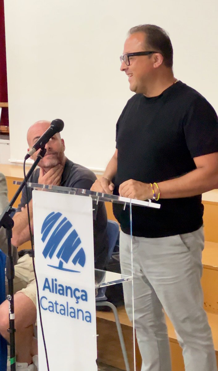 MaresmeAC's tweet photo. Ahir @maresmeAC va celebrar el seu primer Congrés Local. Constituïm l'equip municipal de Premià de Mar i, de les intervencions dels seus membres i del suport de l'afiliació, es pot deduir que es presenta una gran batalla política.

Felicitats a tots!!

#SalvemCatalunya https://t.co/Zdg98HQSyU