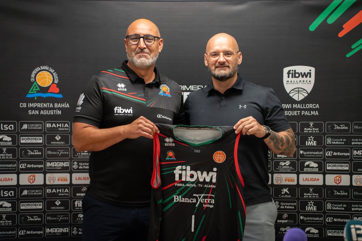 BahiaSanAgustin's tweet photo. 𝐁𝐄𝐍𝐕𝐈𝐍𝐆𝐔𝐓 𝐀́𝐋𝐄𝐗🏀🏀🏀🏀🏀🏀

El nostre nou 'coach' ha estat presentat avui a Son Moix 

Esteim preparant moltes coses noves per a la propera temporada, aquí teníu la roda de premsa al canal de youtube.

📹 https://t.co/6R7Ac2E15H

📸 #Nandotvievvs https://t.co/LhOndApALr