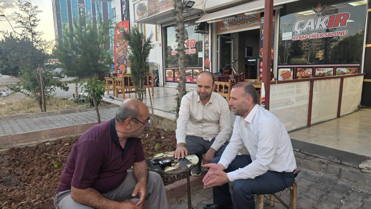 HudaParBaglar21's tweet photo. İlçe teşkilatı olarak Bağcılar Mahallemizde esnaf ziyareti gerçekleştirdik. 

Ziyaretlerimiz kapsamında kıymetli esnaflarımızla bir araya gelerek talep, öneri ve beklentilerini dinledik. Mahallemizin ihtiyaçları ve vatandaşlarımızın gündemi üzerine istişarelerde bulunduk. 

Samimiyetleri ve misafirperverlikleri için tüm esnaflarımıza teşekkür ediyoruz.