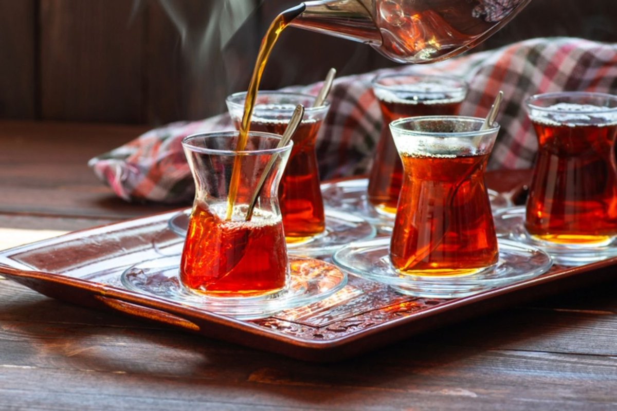 Bakanlık Duyurdu: Ünlü Çay Markalarında Yasaklı Boya Maddesi Tespit Edildi