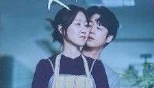 kdrama_menfess's tweet photo. Jung junwon dan gong hyojin still cut for •kdm• Married Woman Killer

Katanya dramanya thriller action, tapi sweet banget plisss. Apa ini tetiba dipeluk dari belakang pas lagi masak?! 😭🥰 https://t.co/0DcJZRQ9yn