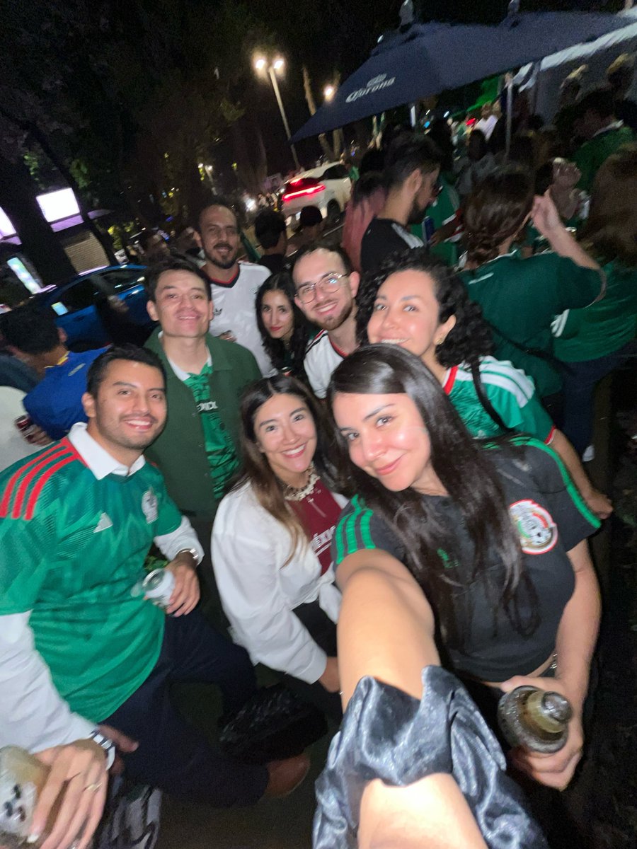 Arichi_ro's tweet photo. Recomiendo no saltarse la experiencia de vivir el mundial en las calles de la CDMX ❤️‍🔥🇲🇽 https://t.co/CvO12NMiQt