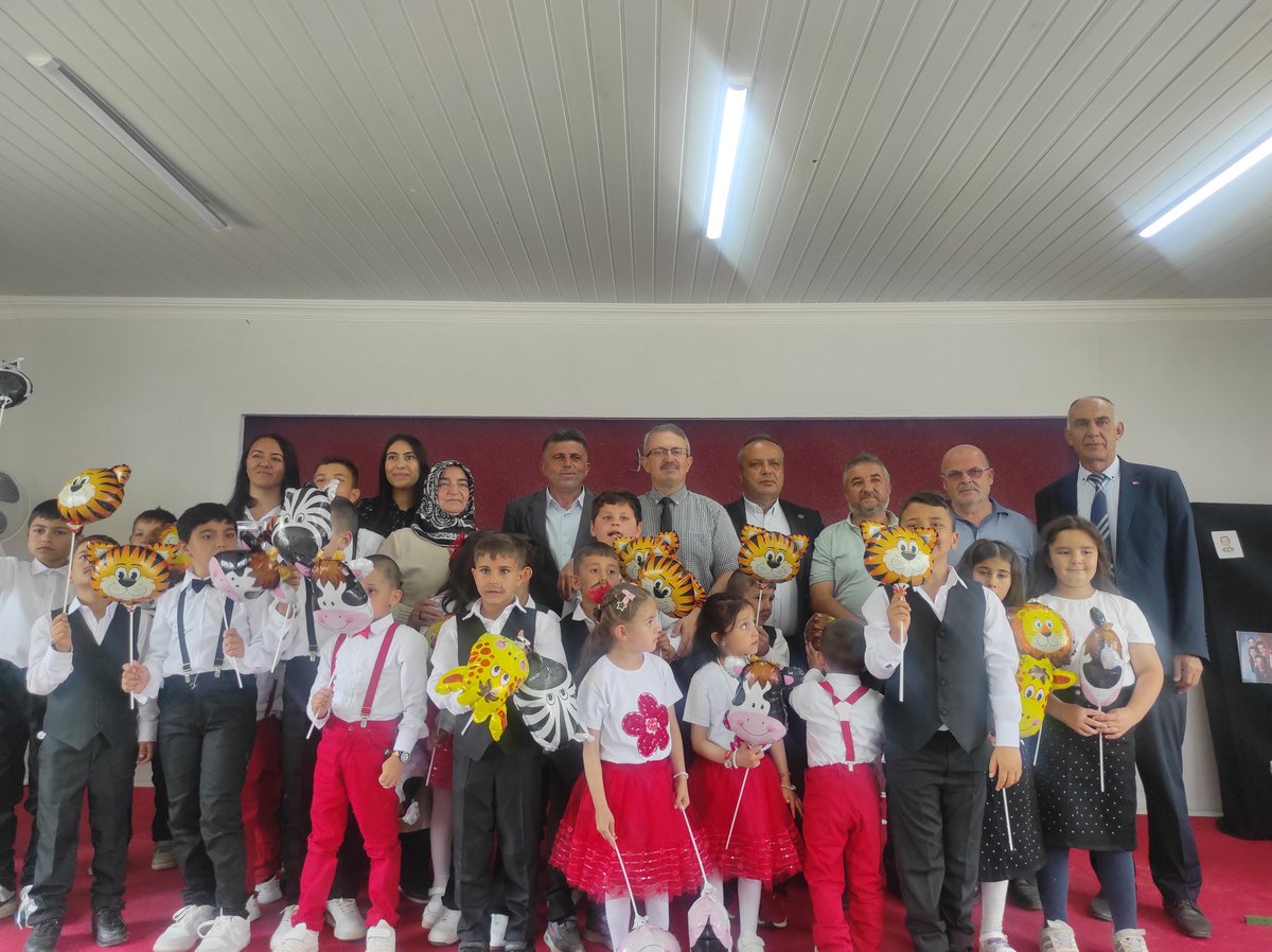 Akorenmem's tweet photo. 📌Alan İlkokulu yıl sonu programına Kaymakamımız Sn. İsa BERTAN, Belediye Başkan Yardımcımız Sn. Mustafa VAROL, İlçe Millî Eğitim Müdürümüz Sn. Hakan BOZDAĞ, İlçe Müftümüz Sn. Kemal AKPINAR, AK Parti İlçe Başkanımız Sn. Müzeyyen ÇETİNKAYA ve veliler katılım sağladı. https://t.co/At4fqtYZ8v