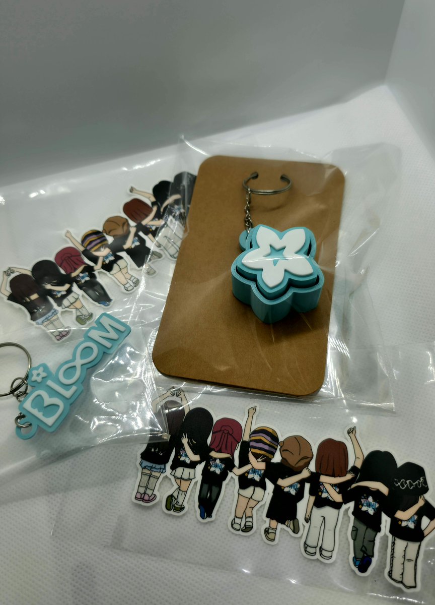 Bloomsaku22's tweet photo. MNL D1 BINI SIGNALS WORLD TOUR (update)

Please look for Joys @Mikholet_GF but no dumog pls 😌 awa na lang 🙏
We'll post tomorrow kung saan banda siya makikita.

✨ Fidget Clicker 
✨ Bloom Keychain 
✨ OT8 Chibi Sticker

1 item per Bloom para mas maraming happy and mabigyan ♥️ https://t.co/gOamxriUw7