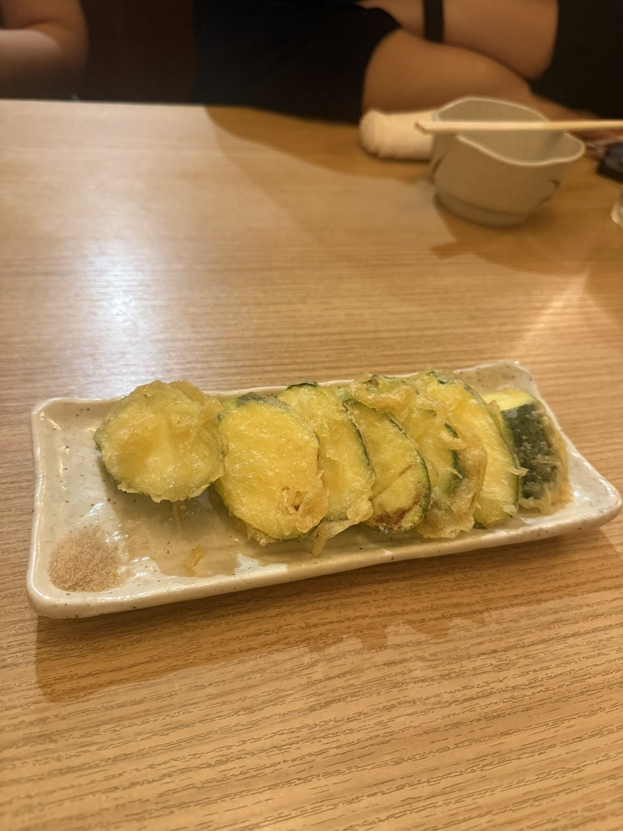 fami28rie's tweet photo. 実家の香川を思い出させる絶品うどんでした。
店内の讃岐弁貼り出しもいいよねー❣️
この夏は長男受験生だし母が遊びに来るから帰省できない。
でも3回目の「考えるな、うどん食え」さんは香川に帰省したかのような美味しいうどんでした🤝 https://t.co/8ekt0kA6x4