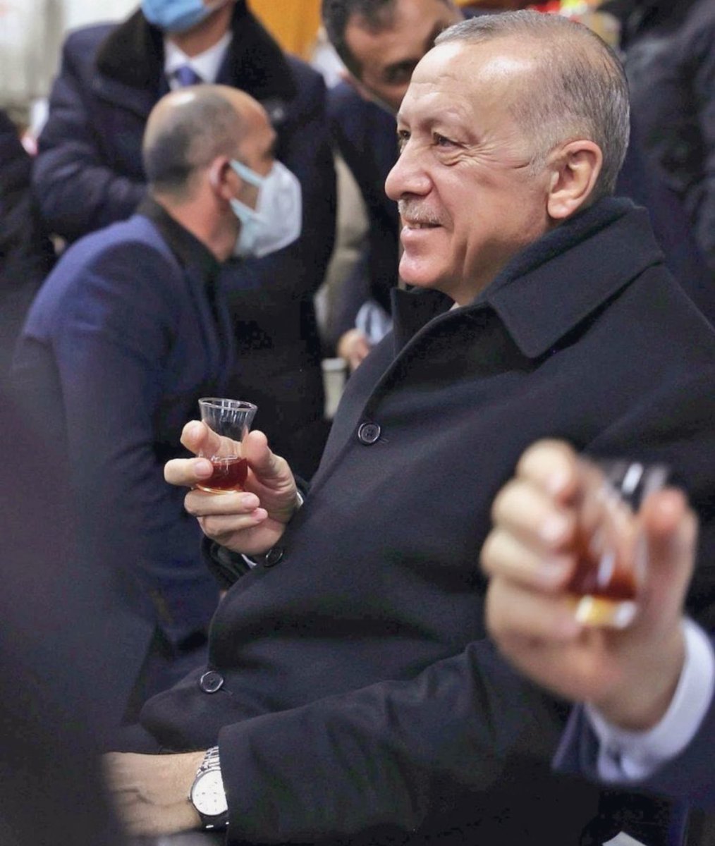 arslanerr's tweet photo. @SireneOznur Orada birileri mi var? Silüetleri seçilmiyor, silik, soluk bir fotoğraf olmuş 🧐 
Ben şuraya NET, SAMİMİ bir ADAM resmi koyayım da içimiz açılsın.
#ittifak
#ösym 
#Türkiye 
#SONDAKİKA https://t.co/P6837Iarrs