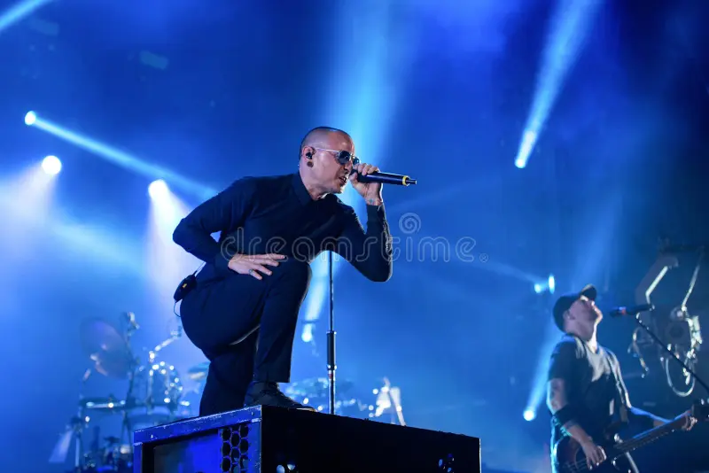 LPLive's tweet photo. Last time in Spain.

Download Madrid 2017. #OneMoreLight
@ChesterBe https://t.co/ZZzVNq5WyB