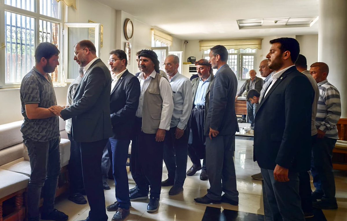 FarukPolat_'s tweet photo. Karaman'da meydana gelen elim trafik kazasında hayatını kaybeden evlatlarımızın ailesini ziyaret ederek taziyelerimizi ilettik.

Rabbimizden yavrularımıza rahmet, kederli ailelerine sabr-ı cemil ve yaralı kardeşlerimize acil şifalar diliyorum. https://t.co/d4deUvuqIu
