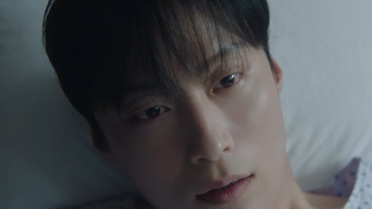 dramacoKR's tweet photo. [#MyRoyalNemesis Finale]

Episode 14 Preview: Seori balik lagi ke Joseon waktu Lee Hyun masih idup 😭 Kalo Lee Hyun selamat, Cha Segye juga bakal selamat!

Seori akhirnya bisa cegah Lee Hyun buat minum racun dan Segye langsung sadar.

Tapi masa Seori bakal tetep jadi ubi di Joseon 😭 Noooo Seori harus balik lagi ke Segye 😭 KITA MAUNYA HAPPY ENDING!