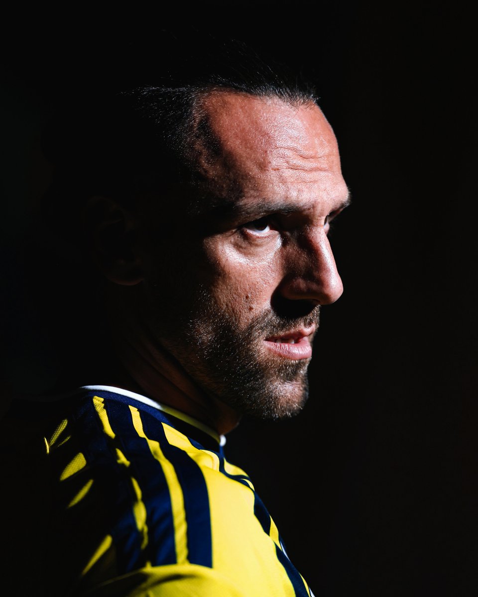 Fenerbahce's tweet photo. Vedat Muriqi! 💛💙 https://t.co/xkWYPwLsFt