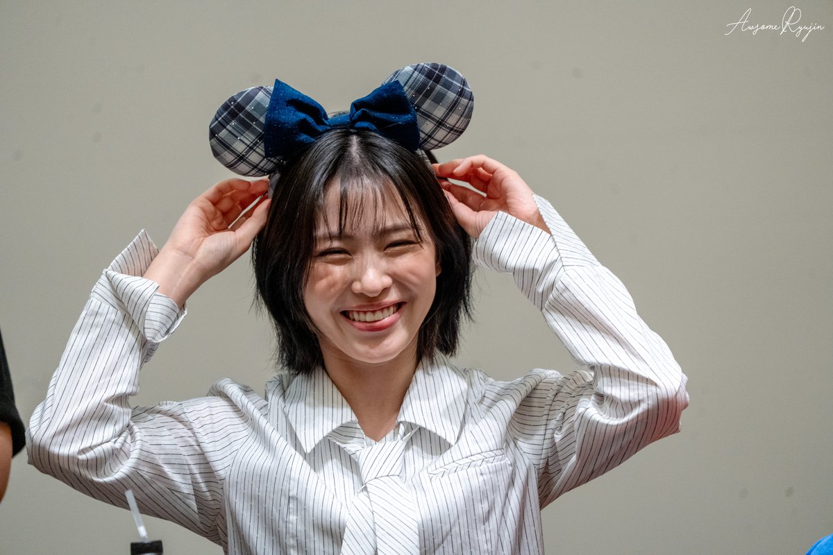 AwsomeRyujin's tweet photo. 260612 MS #ITZY #있지 #RYUJIN #류진

수염을 따로 그릴 필요 없이 활짝 웃으면 되잖아 https://t.co/TQStXRSthO