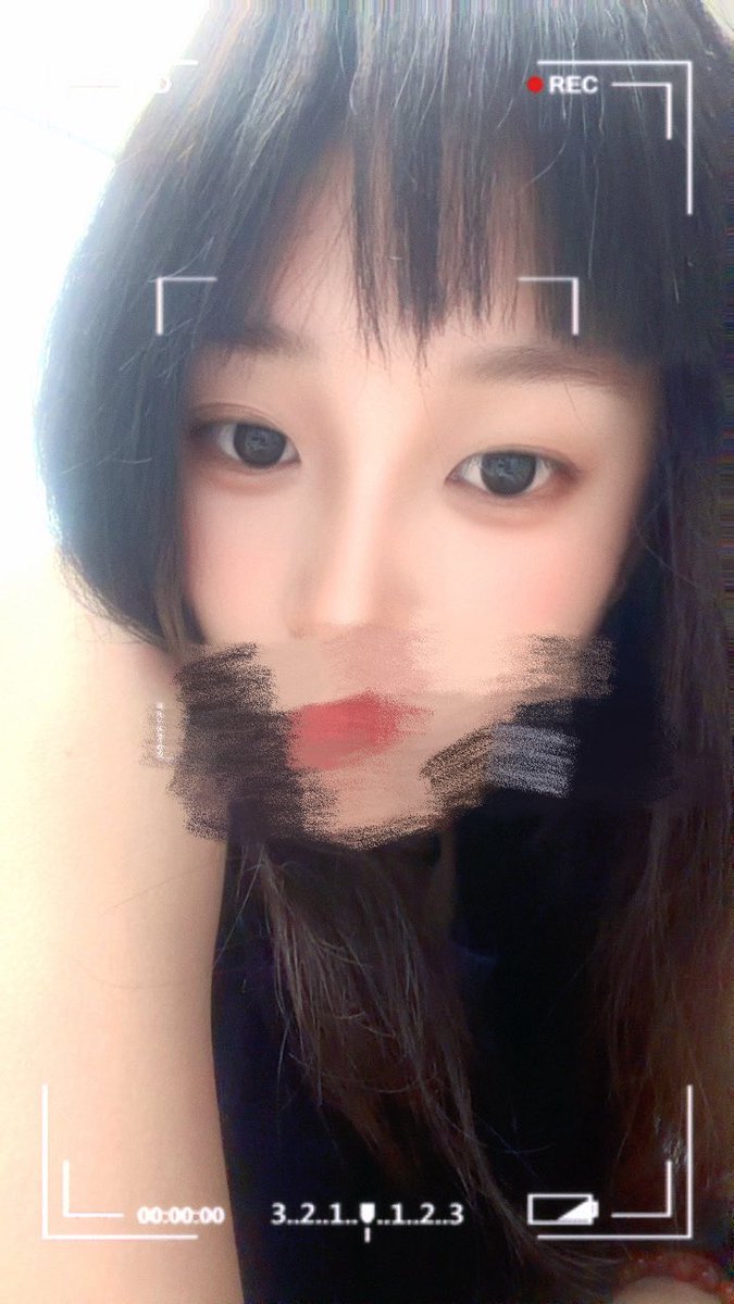404iqy's tweet photo. 她说我有刘海的时候下一秒就要开始说亲爱的展博了 https://t.co/HLzDDR9Qo5