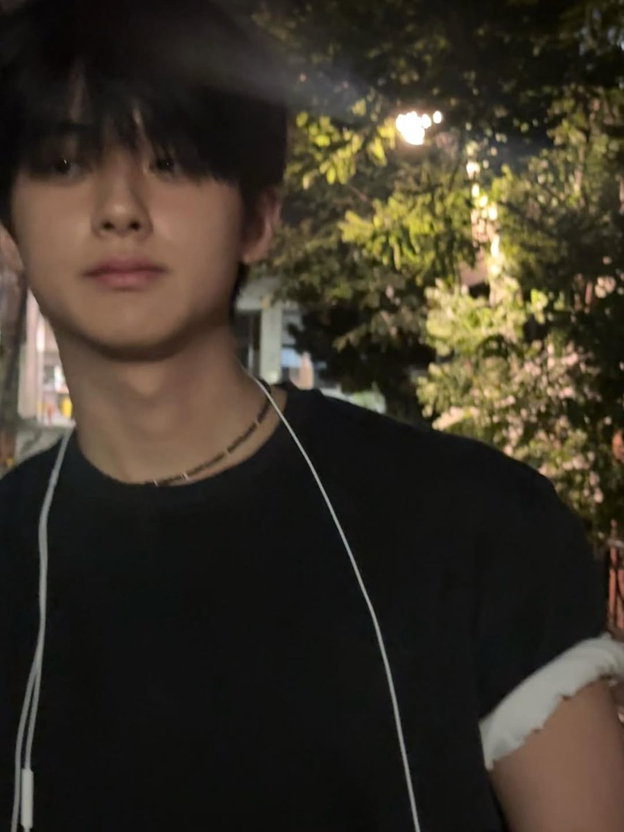 Kickyoureys tweet picture