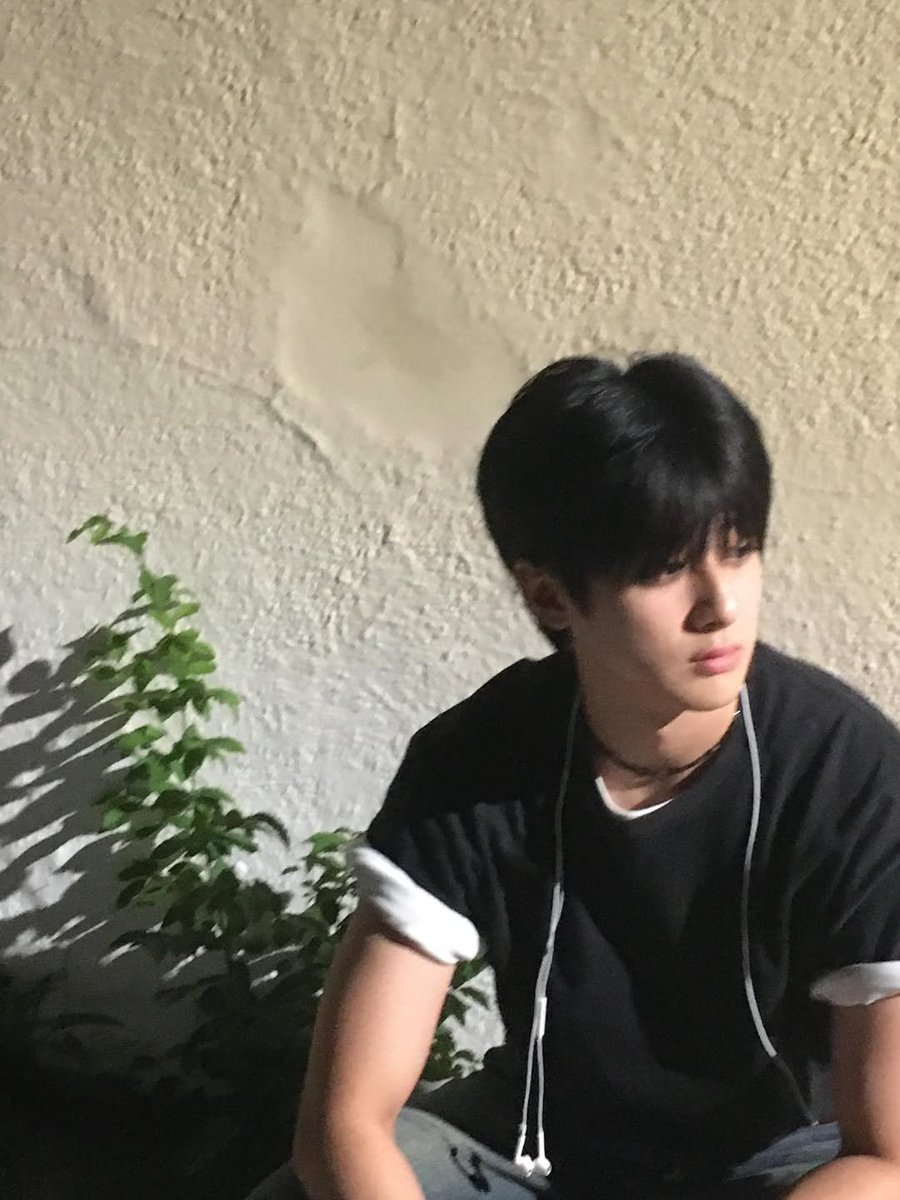Kickyoureys tweet picture
