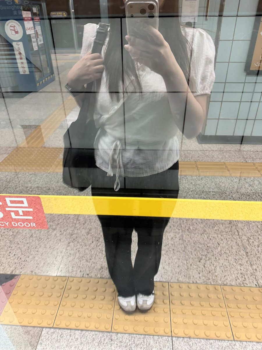 우나 tweet media