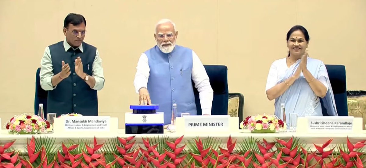 OfficeOfLGJandK's tweet photo. Grateful to Hon’ble PM Shri Narendra Modi Ji for giving a new impetus to job creation, enhancing employability, and expanding social security across the formal sector. Glad to join the PMVBRY event to release incentives to first-time employees and job-creating establishments. https://t.co/ml6nFxrtEV