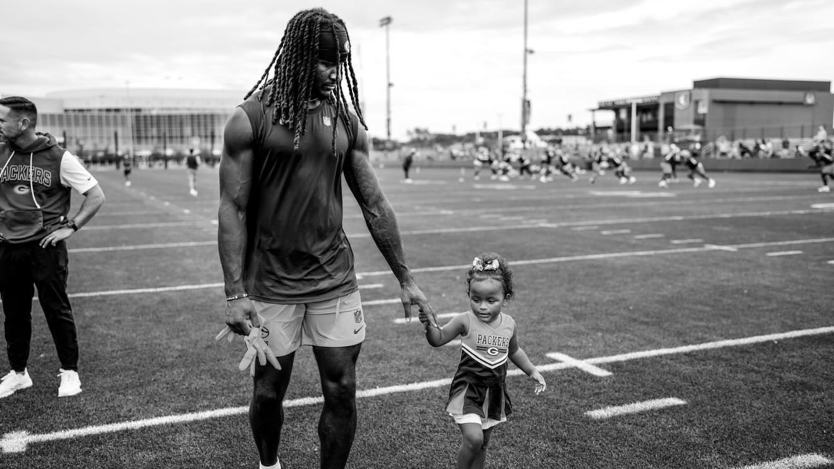 packers's tweet photo. Happy Father's Day 💚 https://t.co/clKIzfpqeT