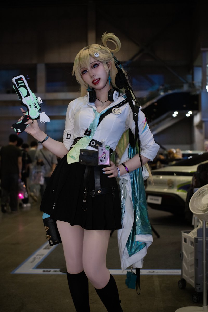 SEOPKIM147's tweet photo. 2026년 05년 31일 
명조 2주년 페스티벌

린네 (@ChungC_Cos 님) https://t.co/wE6CjaBpI0