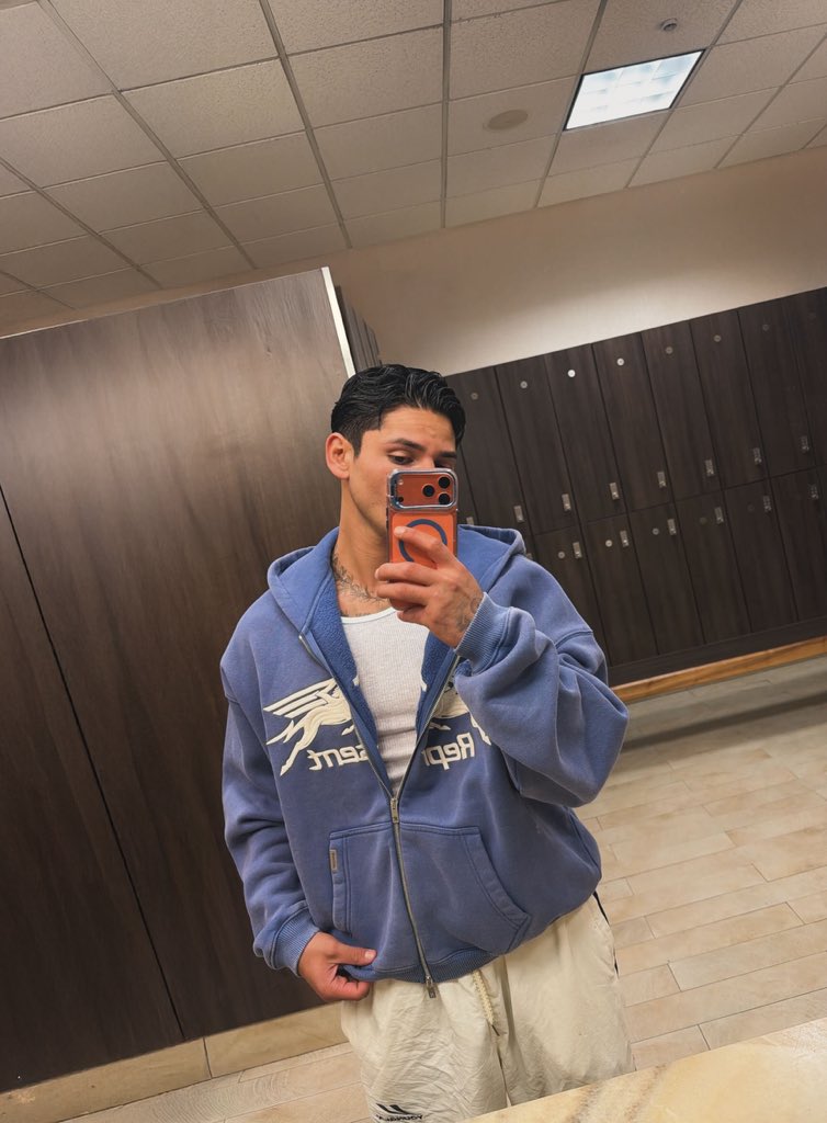 representclo tweet picture