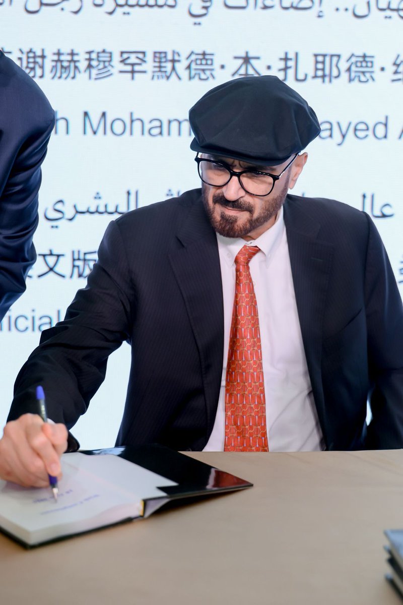 Hattpost's tweet photo. وسط حضور ثقافي ودبلوماسي لافت، وقّع معالي الدكتور #جمال_السويدي أحدث إصدارين له في #معرض_بكين_الدولي_للكتاب_2026، ضمن فعاليات "البيت الإماراتي" الذي يجسد حضور #الإمارات كضيف شرف المعرض هذا العام. ويعكس الحدث الدور المتنامي للقوة الناعمة الإماراتية في تعزيز الحوار الثقافي العالمي https://t.co/JJD9RwzNoP