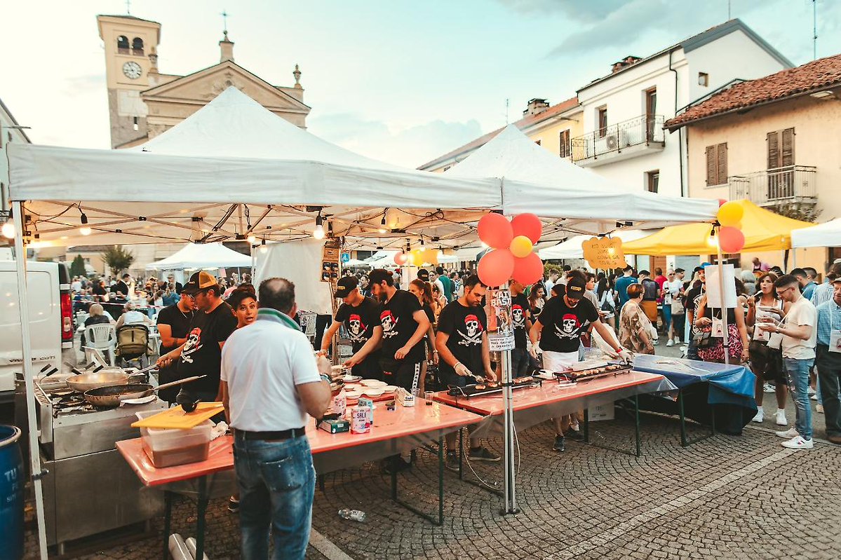 Torino_Cronaca's tweet photo. #Sagre e sapori: focaccia barese, gnocco fritto e bombette conquistano la provincia di #Torino
📲Leggo l'articolo completo: https://t.co/G8Q1ZOIldx https://t.co/mdqBPBYghW