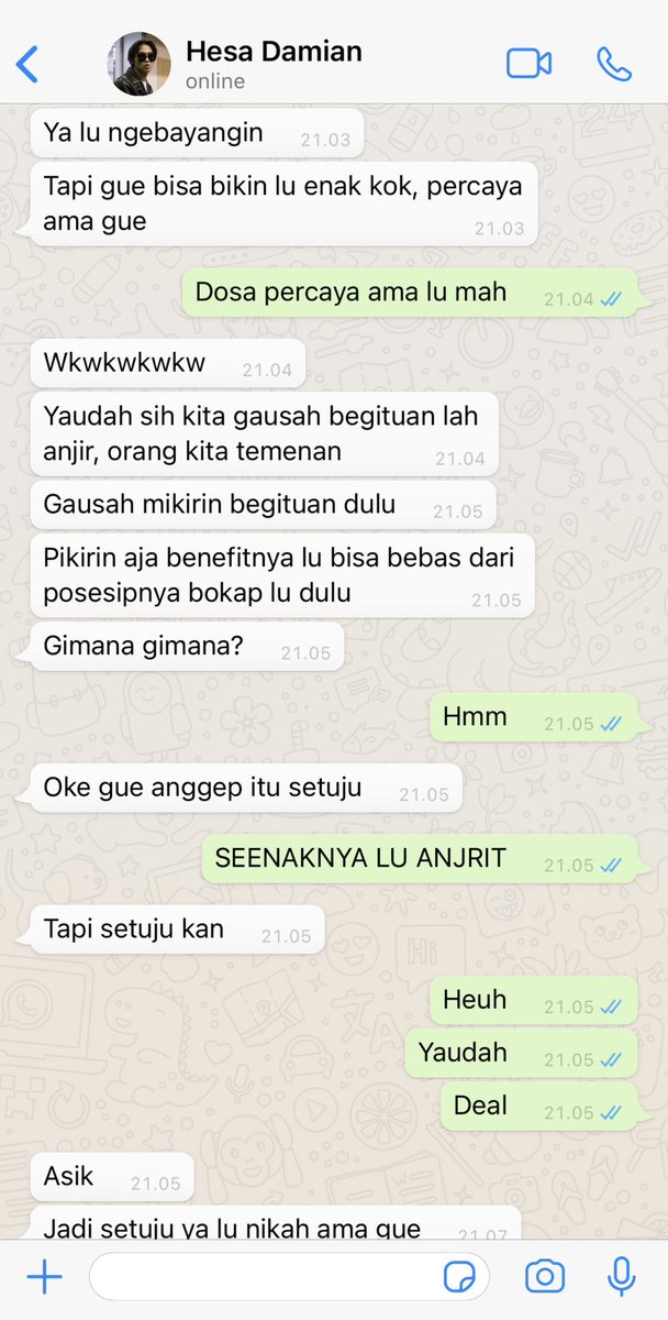 gelbfee323's tweet photo. Hyuckren/Dongren prompt au

Salah satu cara kabur dari masalah tuh ngga selalu “lari”. Bisa juga dengan nikahin temen yang punya masalah yang sama. https://t.co/pTD02X6Wo2