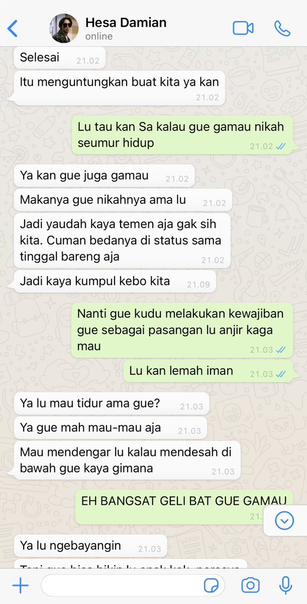 gelbfee323's tweet photo. Hyuckren/Dongren prompt au

Salah satu cara kabur dari masalah tuh ngga selalu “lari”. Bisa juga dengan nikahin temen yang punya masalah yang sama. https://t.co/pTD02X6Wo2