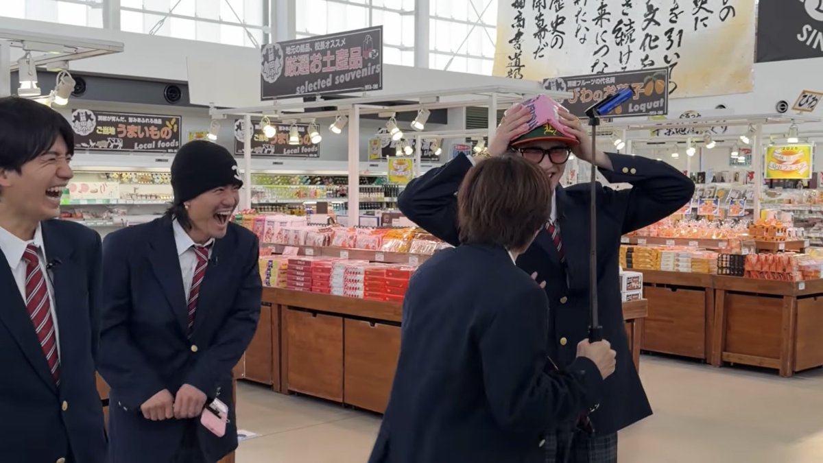 _daipyon6's tweet photo. ジェシーがかわいくて近寄ってしまう大我しゃんかわいいWWWWWWW https://t.co/U2BMfRvplk